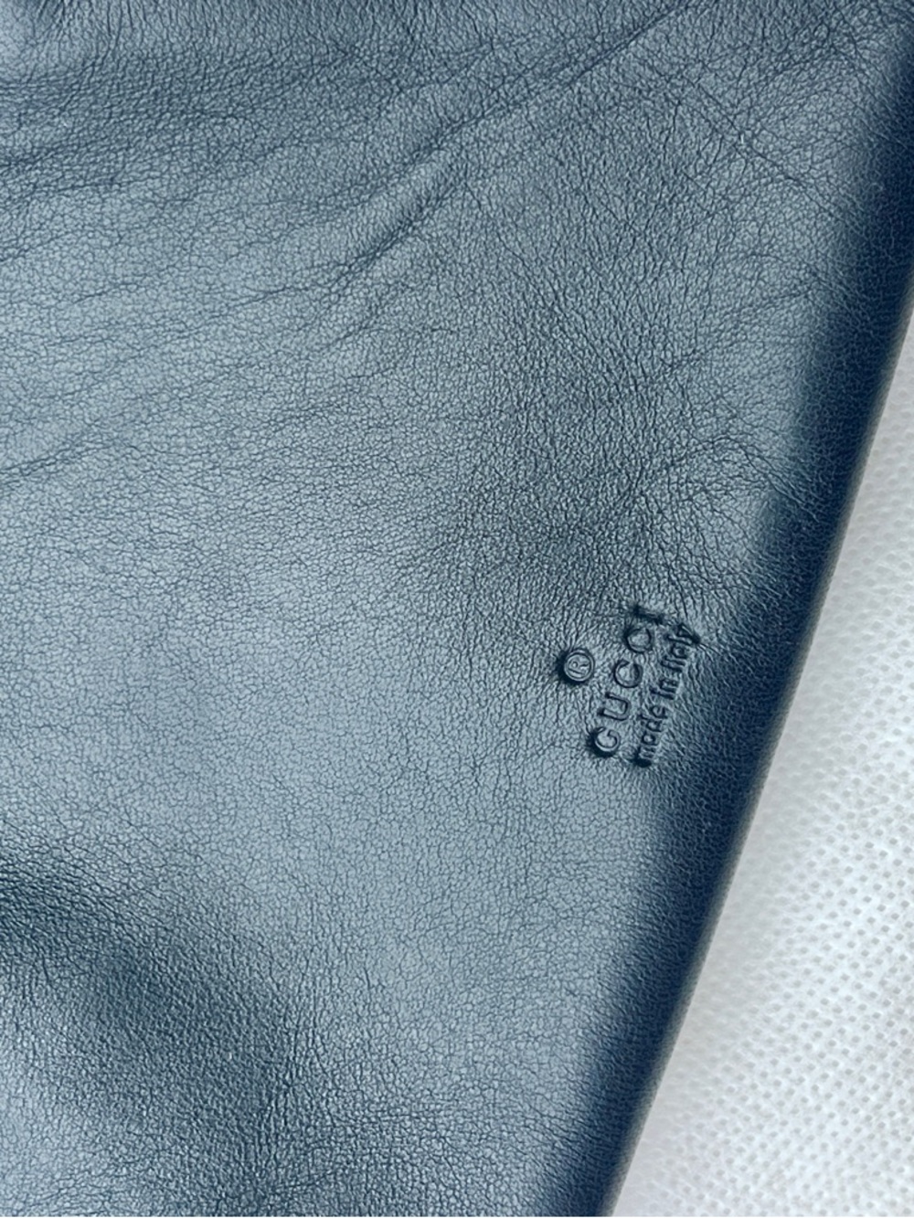 VINTAGE AUTHENTIC Gucci Black Leather Rose Appliqué Clutch - Picture 3 of 10
